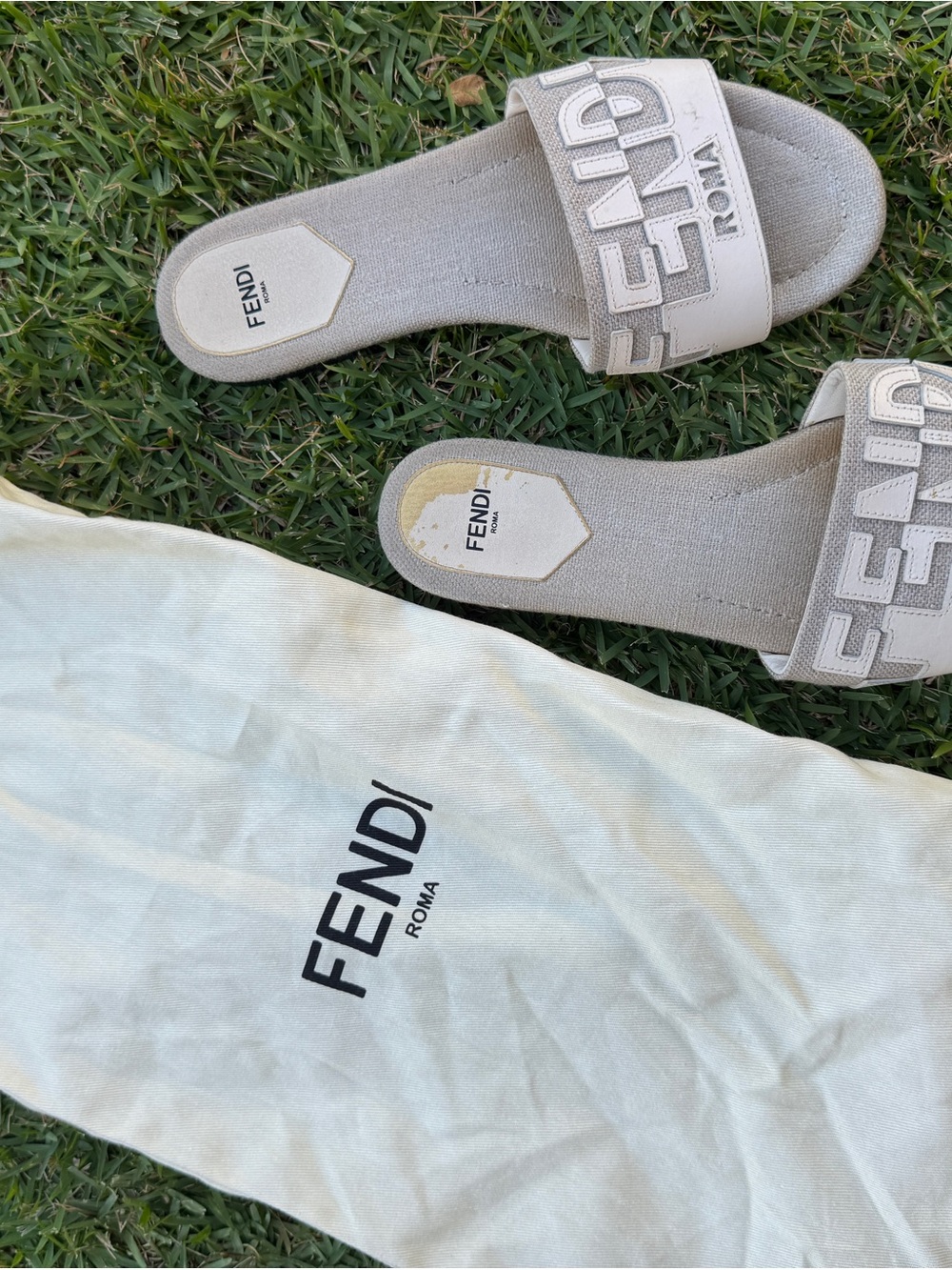 100% Auth Fendi Beige Logo Slide Sandals - Picture 3 of 7